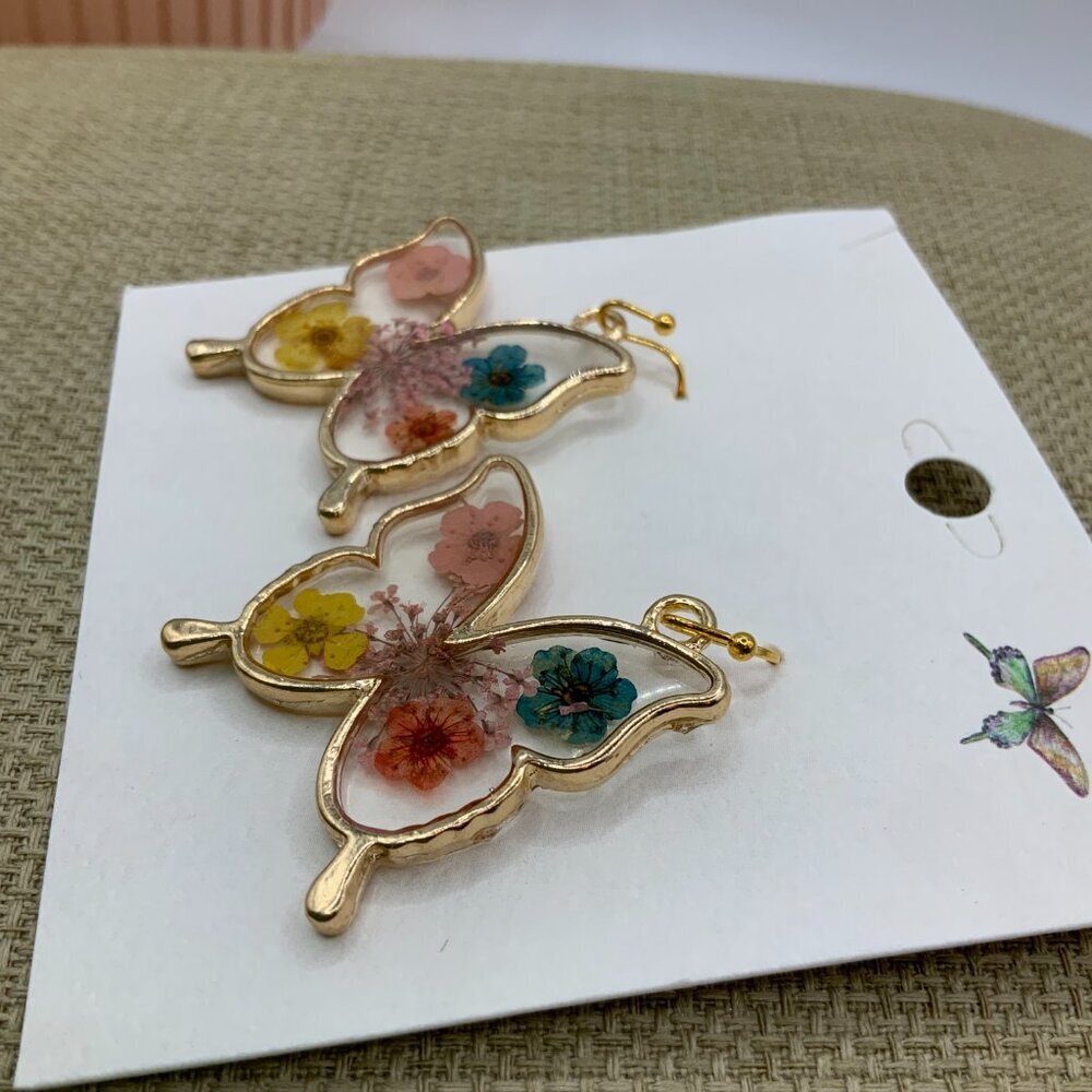 Butterfly Pressed Dried Flowers Resin Gold Tone Earrings - Picture 3 of 6